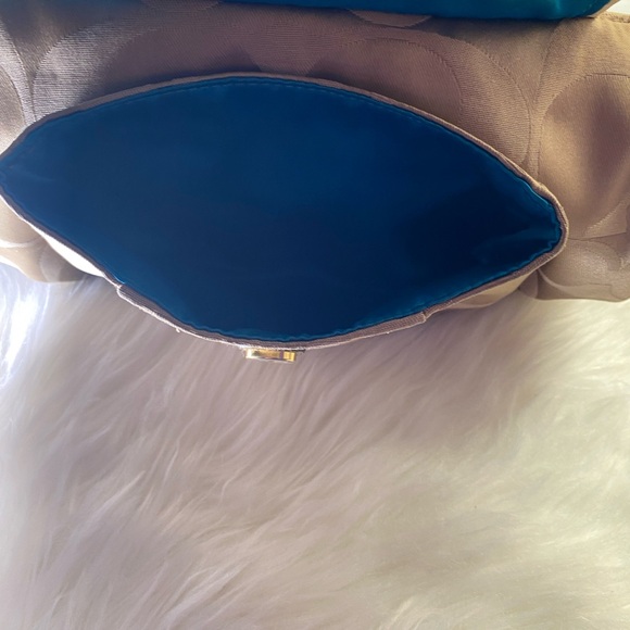 Coach Signature Beige shoulder Handbag - Picture 11 of 15